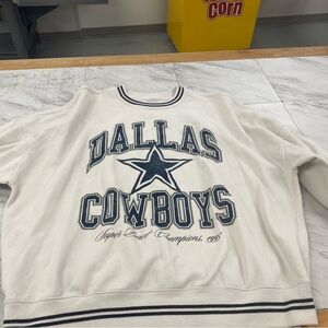 Abercrombie & Fitch White Dallas Cowboys Graphic Crewneck